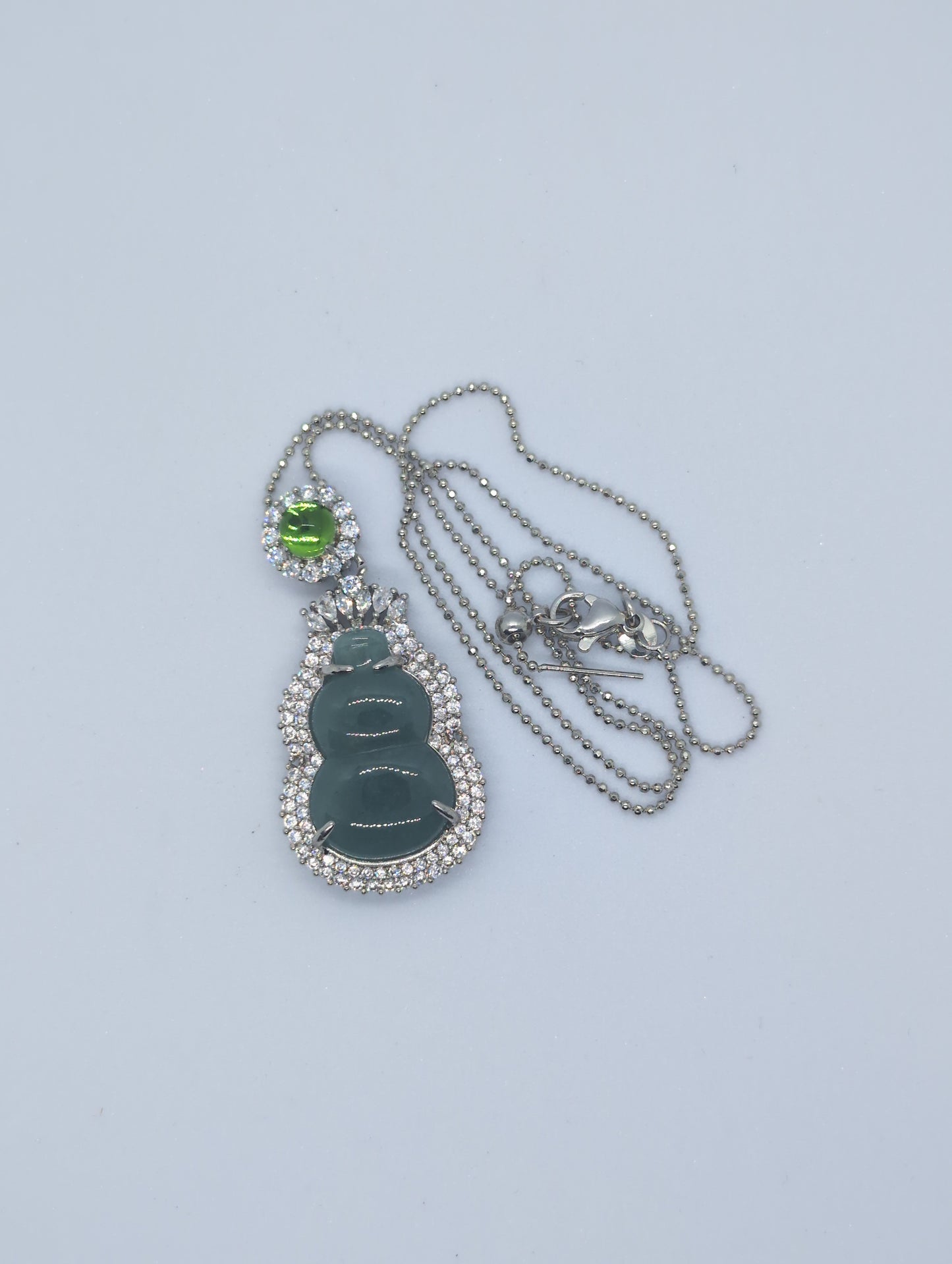 Green jadeite pendant