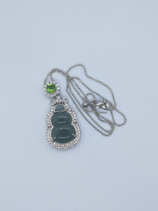 Green jadeite pendant