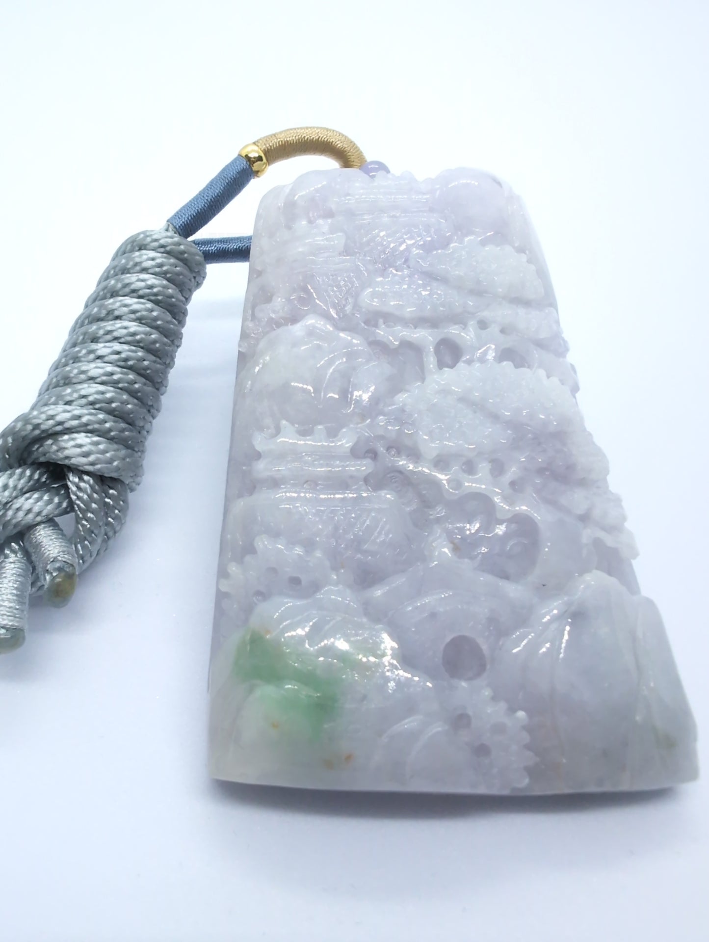 Light violet jadeite pendant